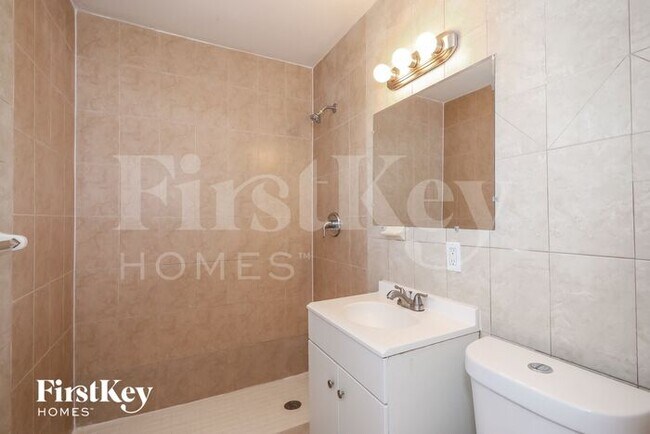 Building Photo - 360 NW 35th Ct