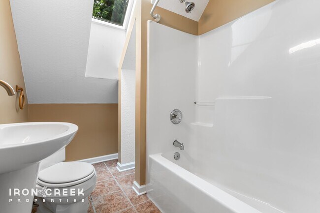 Building Photo - Charming Three-Bedroom Home with Solar Pow...