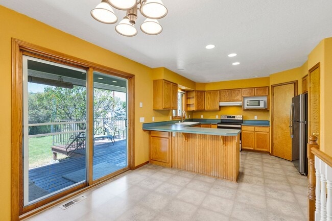 Building Photo - Single Family Home in LOLO, 4 bed / 3 bath...