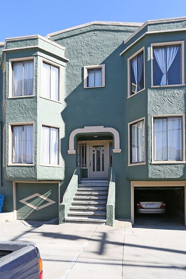 Building Photo - 614 10th Ave