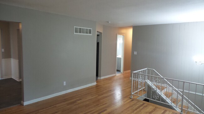 Building Photo - COMING SOON! Renovated 3 Bedroom, 2 bath R...