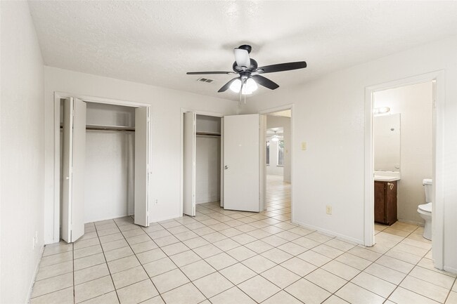 Building Photo - 9811 Mill Shadow Dr