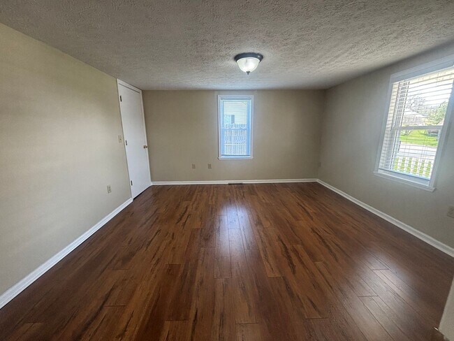 Building Photo - Radford, 2 BR / 1 BA, Available Now