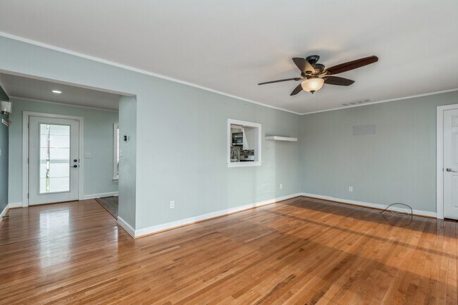 Building Photo - 2415 Plum Tree Rd