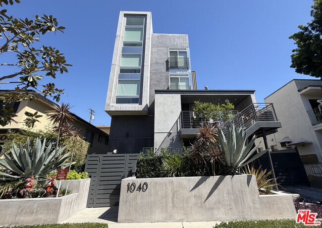 Building Photo - 1040 N Spaulding Ave