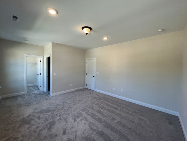 Building Photo - Stunning 5BD, 4.5BA Knightdale Home with Spacious Open Interior, Bonus Loft, and Modern Upgrades ...