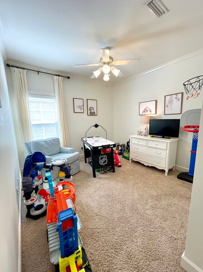 Building Photo - 409 Redbud Cir