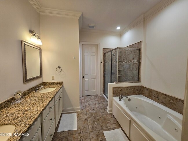 Building Photo - 208 Traditions Dr