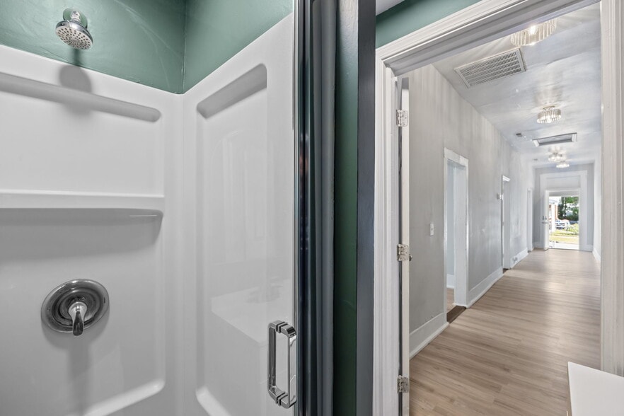 Building Photo - 818 Hanover St