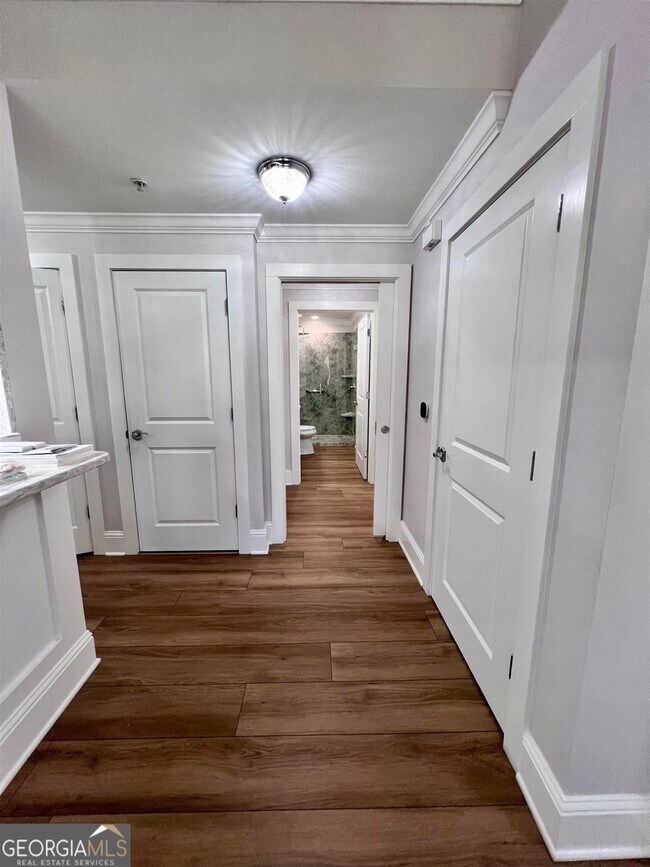 Building Photo - 1040 Creekside