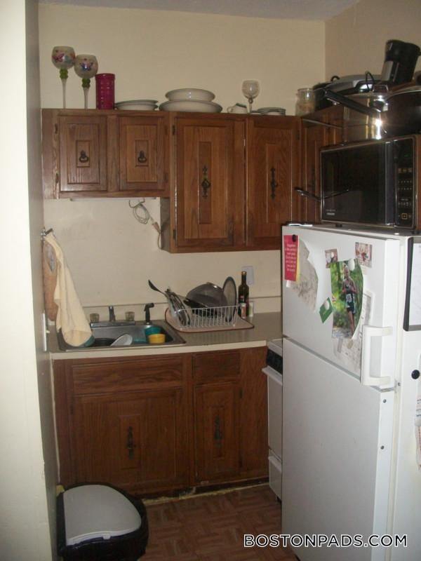 Building Photo - 447 Park Dr