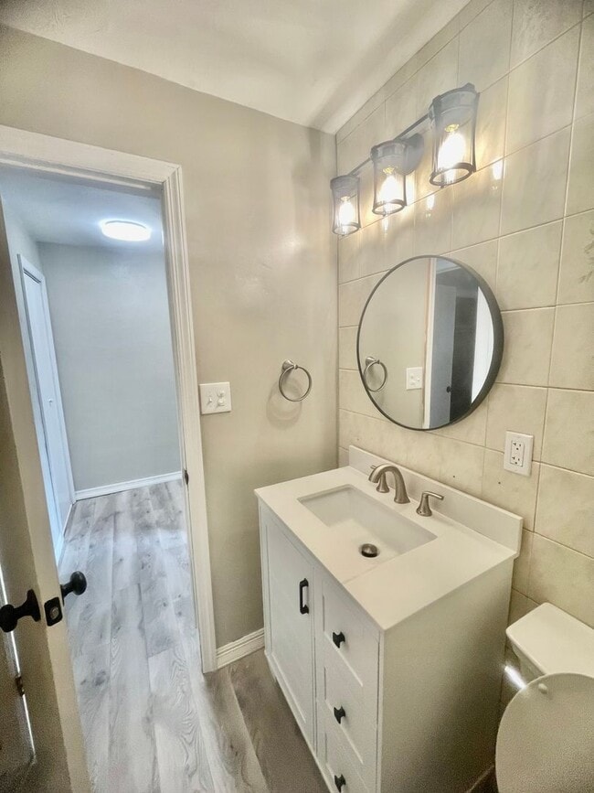 Building Photo - UPDATED 2 Bed 2 Bath-Pittsburgh Pa