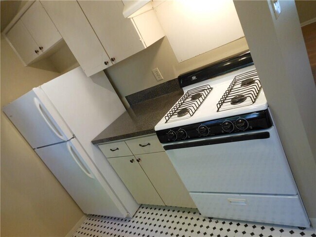 Building Photo - 2516 Enfield Rd