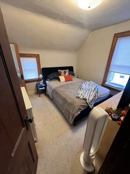 Building Photo - 3058 Hayes St NE