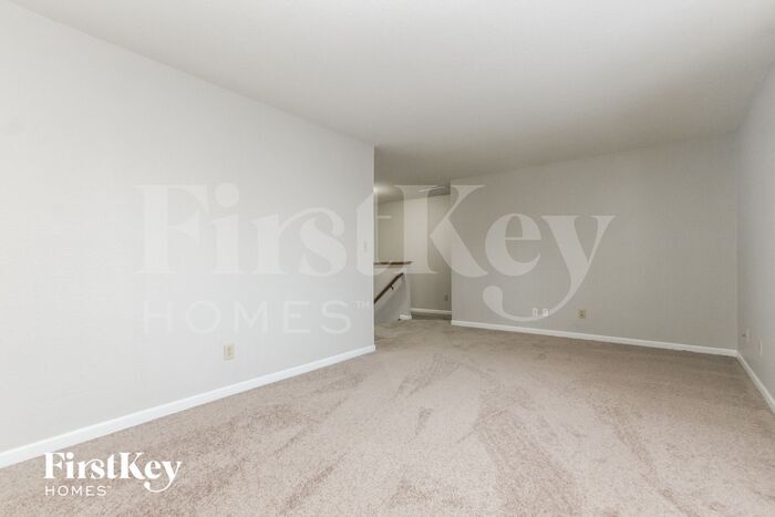 Building Photo - 860 Treyburn Green Dr