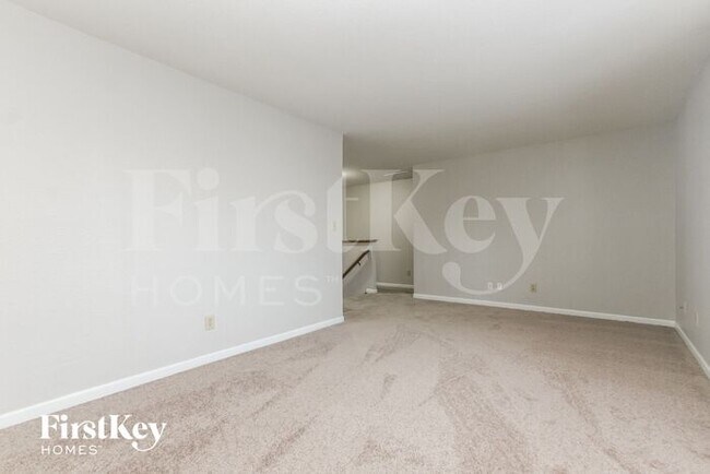 Building Photo - 860 Treyburn Green Dr