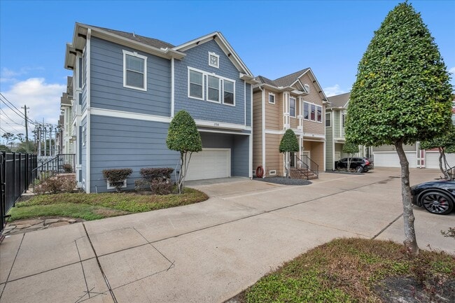 Building Photo - 1715 W 24th St