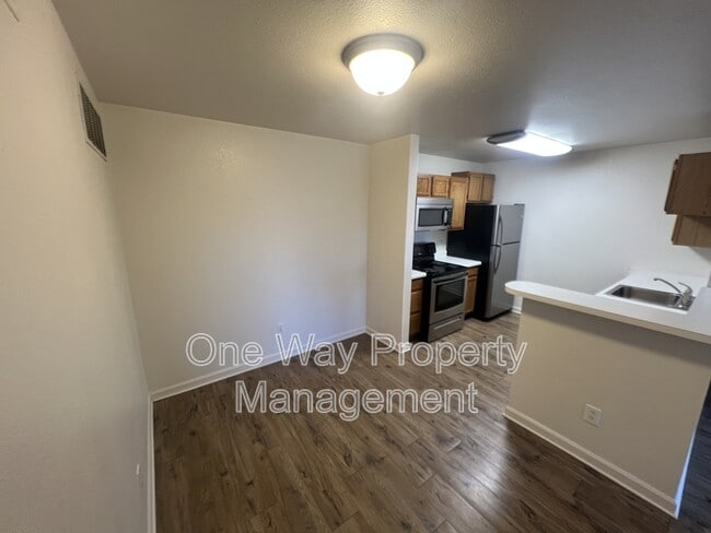 Building Photo - 2856 17th Ave