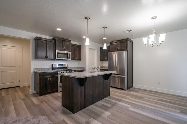 Building Photo - Desert Canyons End Unit – 4-Bedroom, 2.5-B...