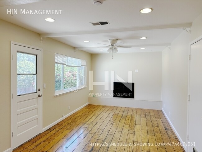Building Photo - 642 Vesper Ave
