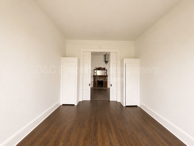 Building Photo - 489 Laurel Ave