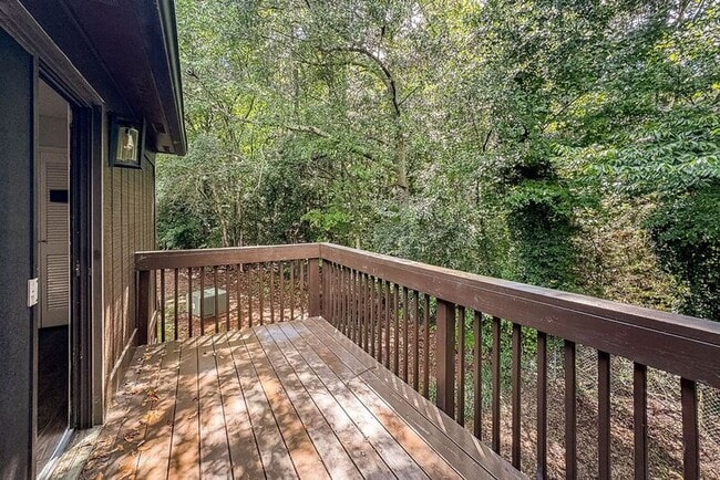 Building Photo - 134 Fernbanks Ct