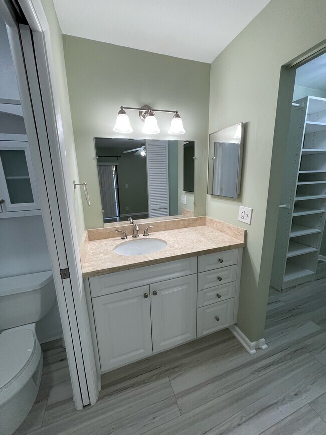 Building Photo - 104 Lakewood Dr Apt 21 C