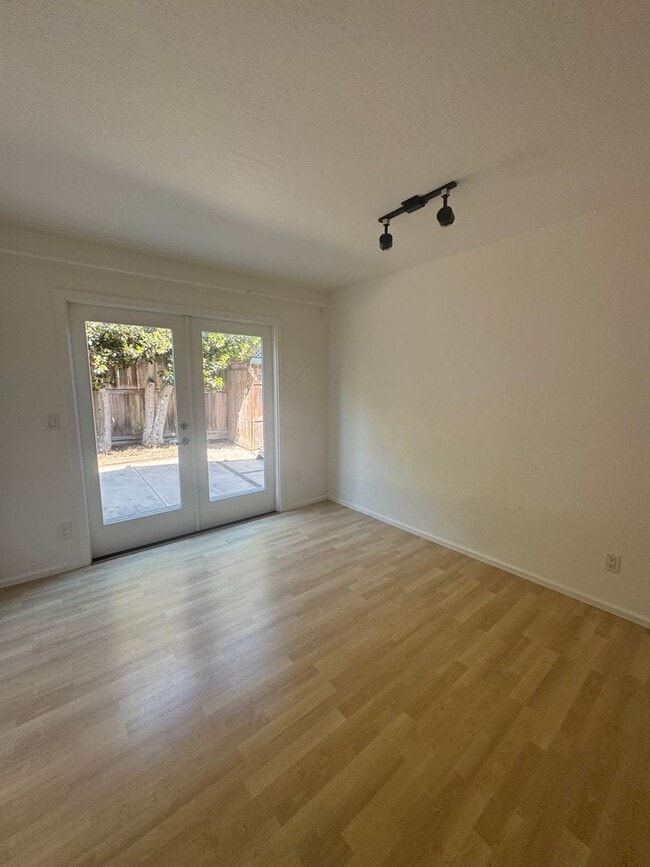 Building Photo - 3 bedroom home in Seacliff- Close to Seacl...