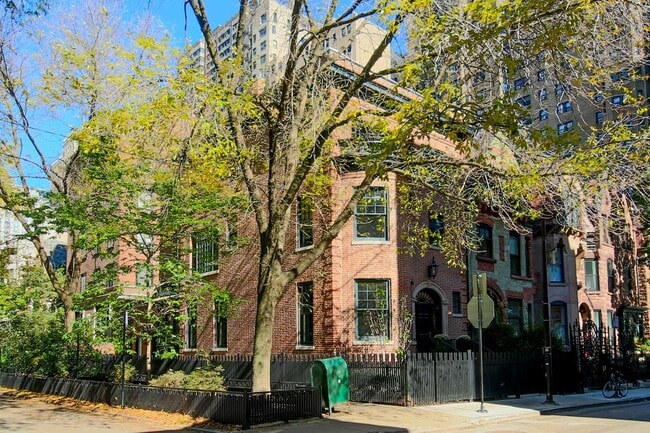 Primary Photo - 36 E Schiller St