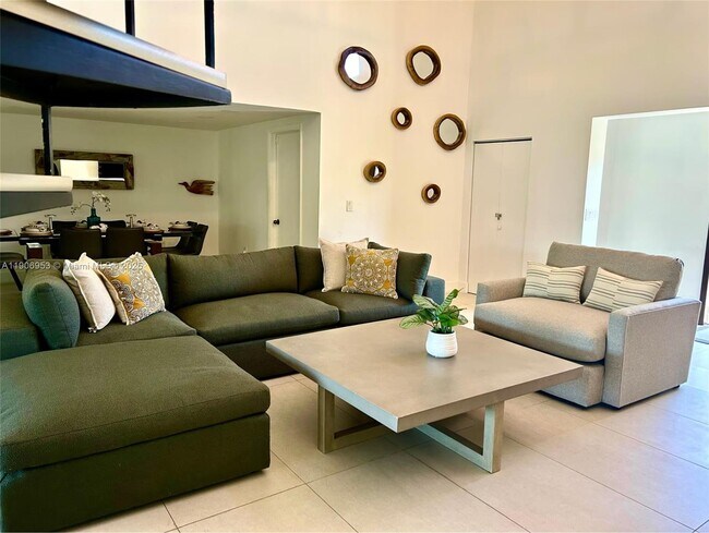 Building Photo - 7536 W Treasure Dr