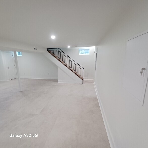 Building Photo - 315 Cameron Rd