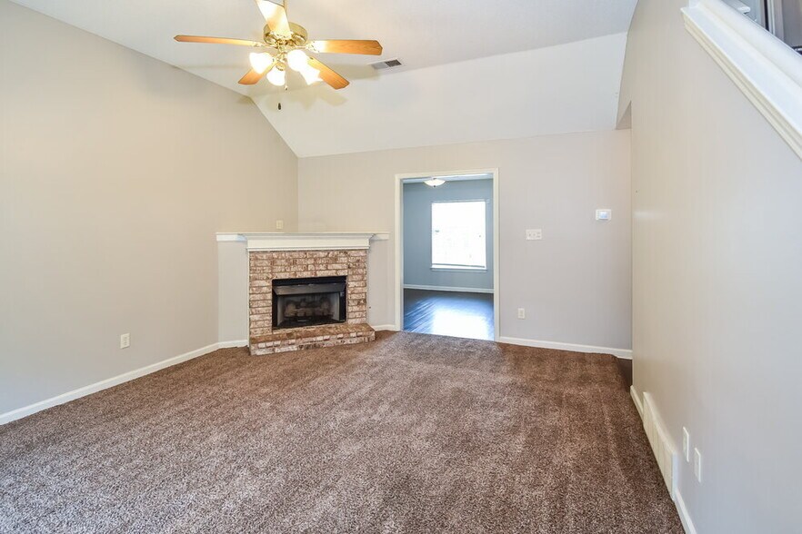 Building Photo - 9760 Riggin Dr