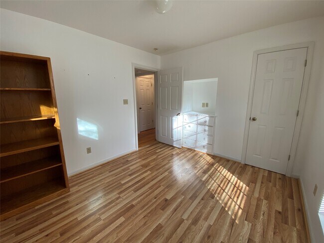 Building Photo - 24501 Pine Oaks Ct