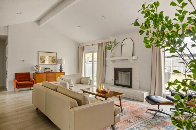 Building Photo - 9300 Meadow Vale