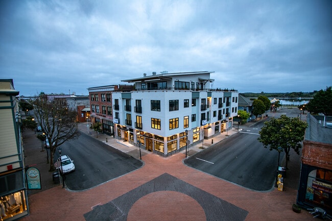 Building Photo - 138 E Street