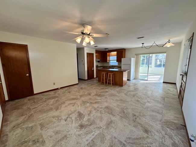 Building Photo - 241 Belaire Dr