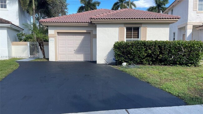 Building Photo - 6952 SW 148 Ln