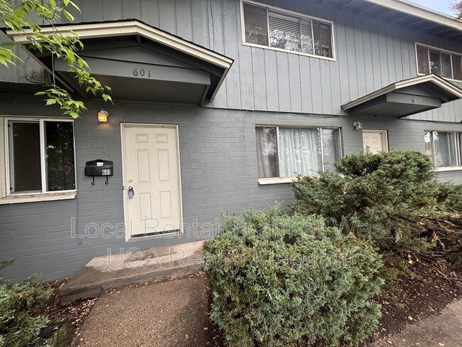 Primary Photo - 601 W Dale Ave