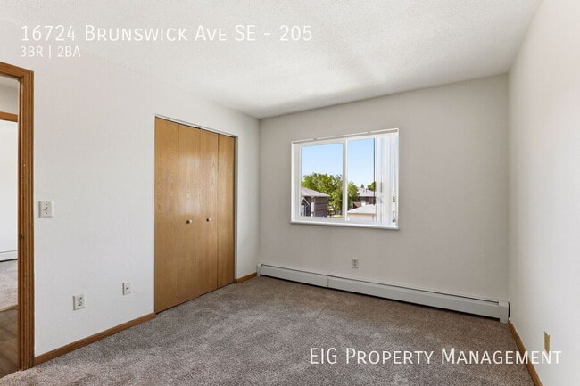 Building Photo - 16724 Brunswick Ave SE