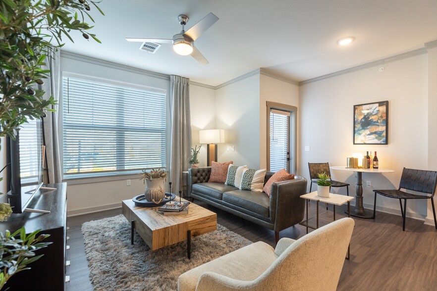 Five810 Southlands, Aurora, CO Living Room - Five810 Southlands