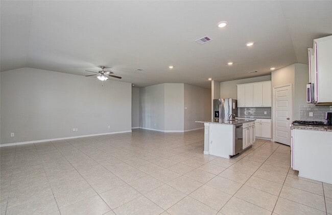 Building Photo - 2815 Dry Creek Dr