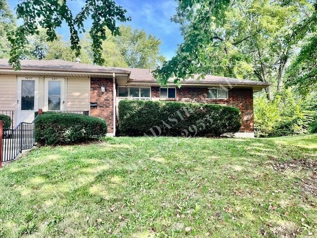 Primary Photo - Spacious Shawnee Duplex-Available NOW!!