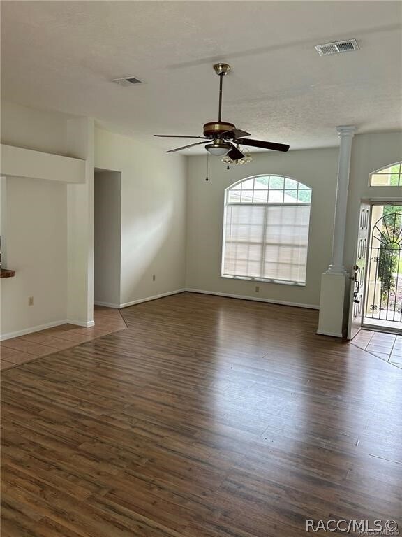 Building Photo - 2620 E Newhaven St