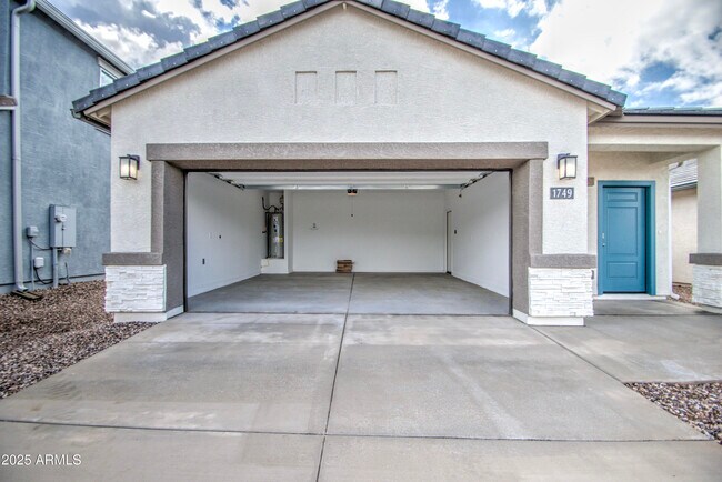 Building Photo - 1749 W Stealth Ave