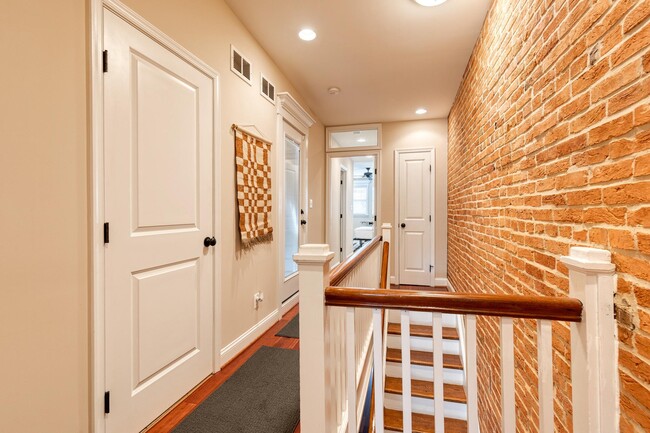 Building Photo - 1308 S Charles St
