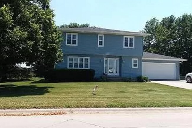 Building Photo - 702 E Ohio St