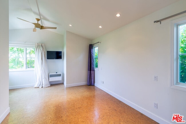 Building Photo - 1530 S Sierra Bonita Ave