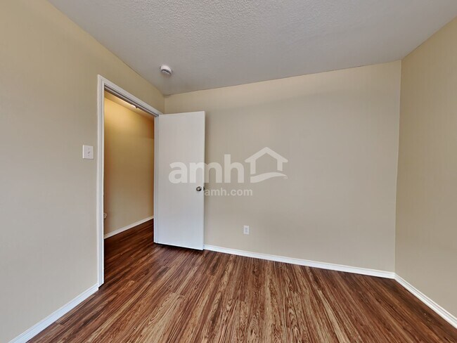Building Photo - 3525 Beatriz Dr