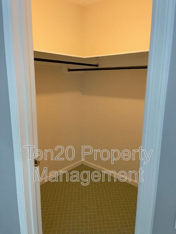 Building Photo - 1544 Glencoe Dr