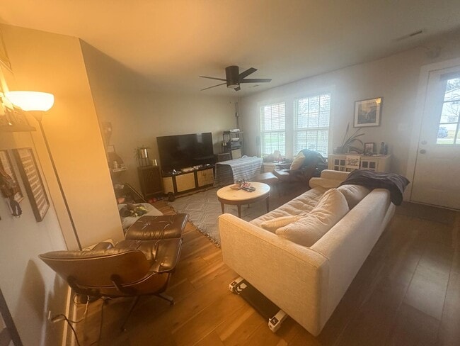 Building Photo - 2BR/ 2BA one-level home in North Knoxville